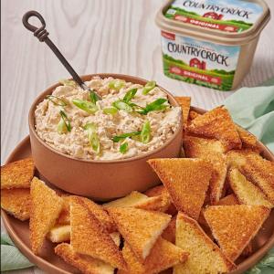 Caramelized Onion Dip with Buttery Toast Points - Country Crock