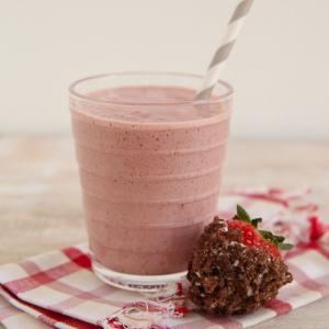 Chocolate Covered Strawberry Cocoa Pebbles™ Smoothie - Post®